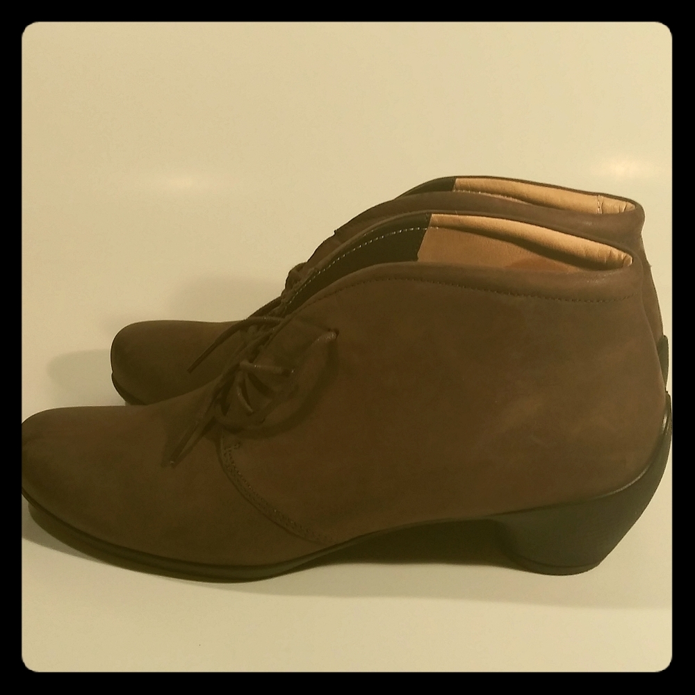 Ecco leather sculptured lace up booties